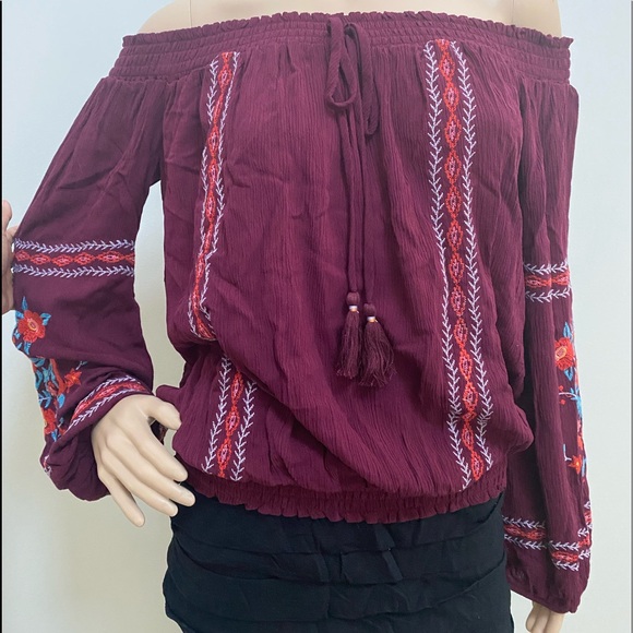 Off Shoulder-Long Sleeve - Picture 3 of 4